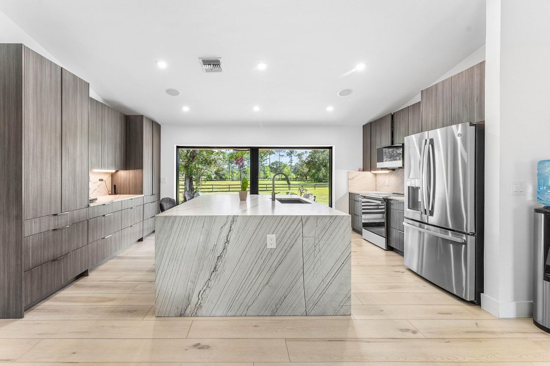 En Venta: $1,395,000 (4 camas, 3 baños, 2936 Pies cuadrados)