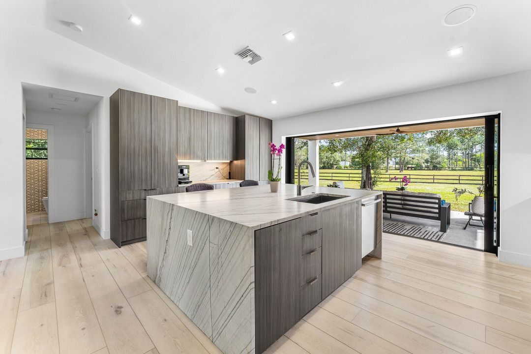 En Venta: $1,395,000 (4 camas, 3 baños, 2936 Pies cuadrados)