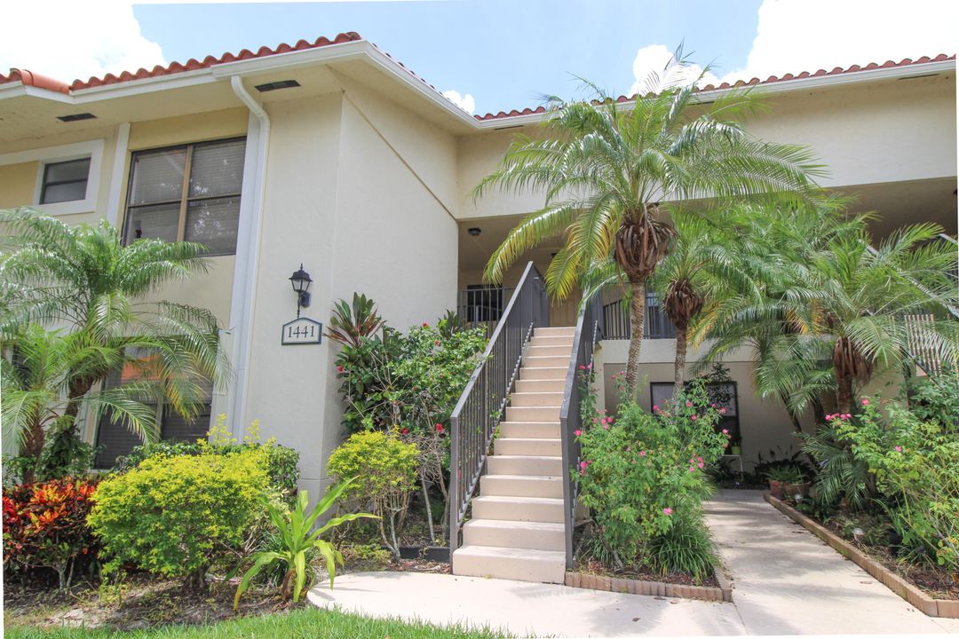 For Sale: $299,900 (3 beds, 2 baths, 1156 Square Feet)