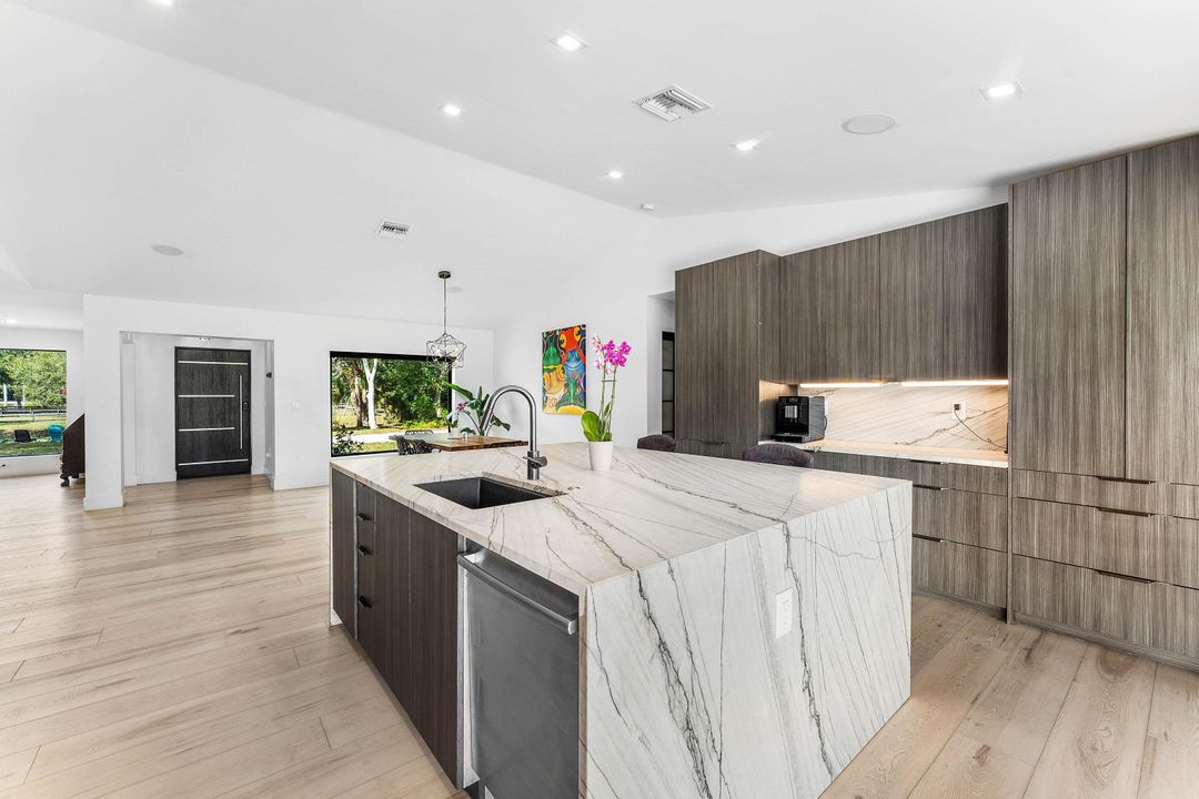 En Venta: $1,395,000 (4 camas, 3 baños, 2936 Pies cuadrados)