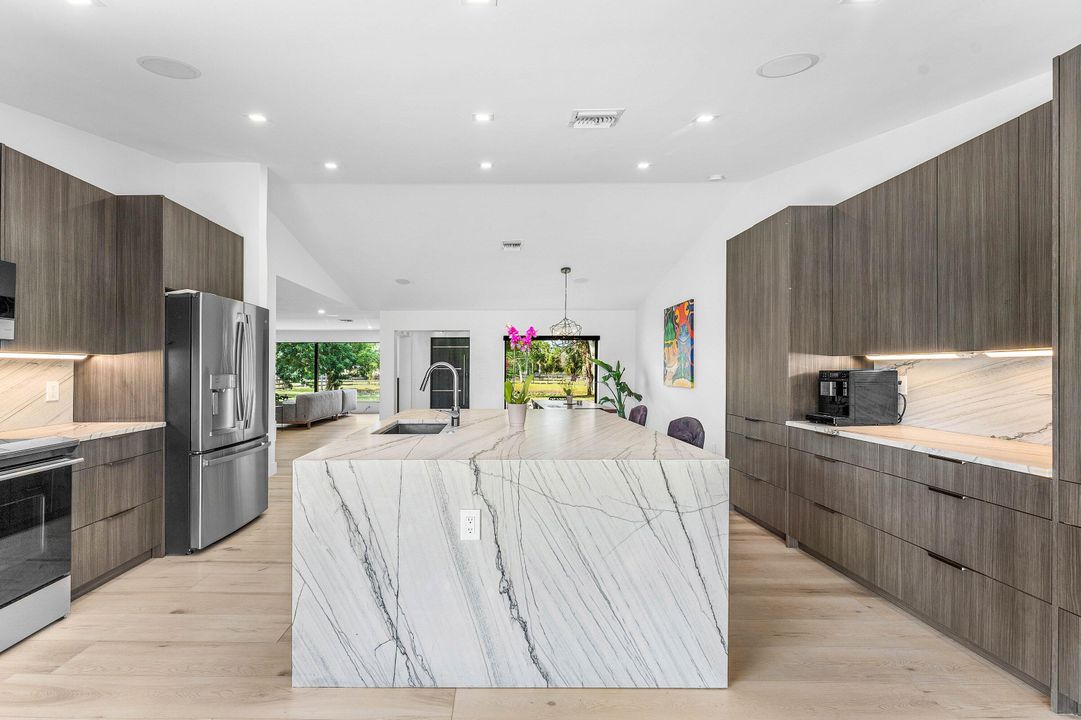 En Venta: $1,395,000 (4 camas, 3 baños, 2936 Pies cuadrados)