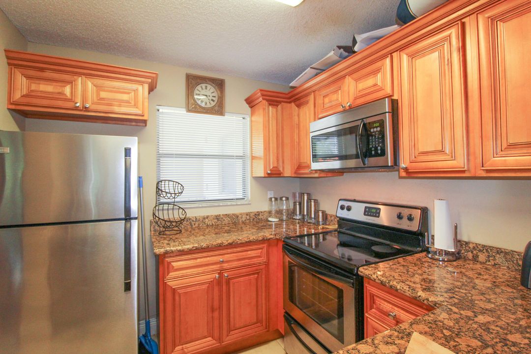 For Sale: $299,900 (3 beds, 2 baths, 1156 Square Feet)