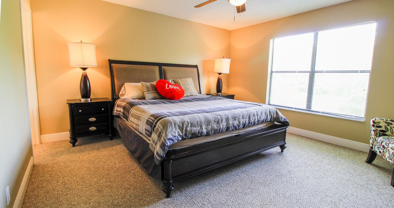 For Sale: $299,900 (3 beds, 2 baths, 1156 Square Feet)