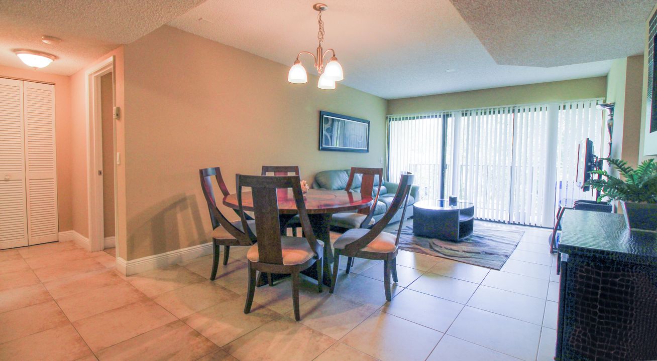 For Sale: $299,900 (3 beds, 2 baths, 1156 Square Feet)