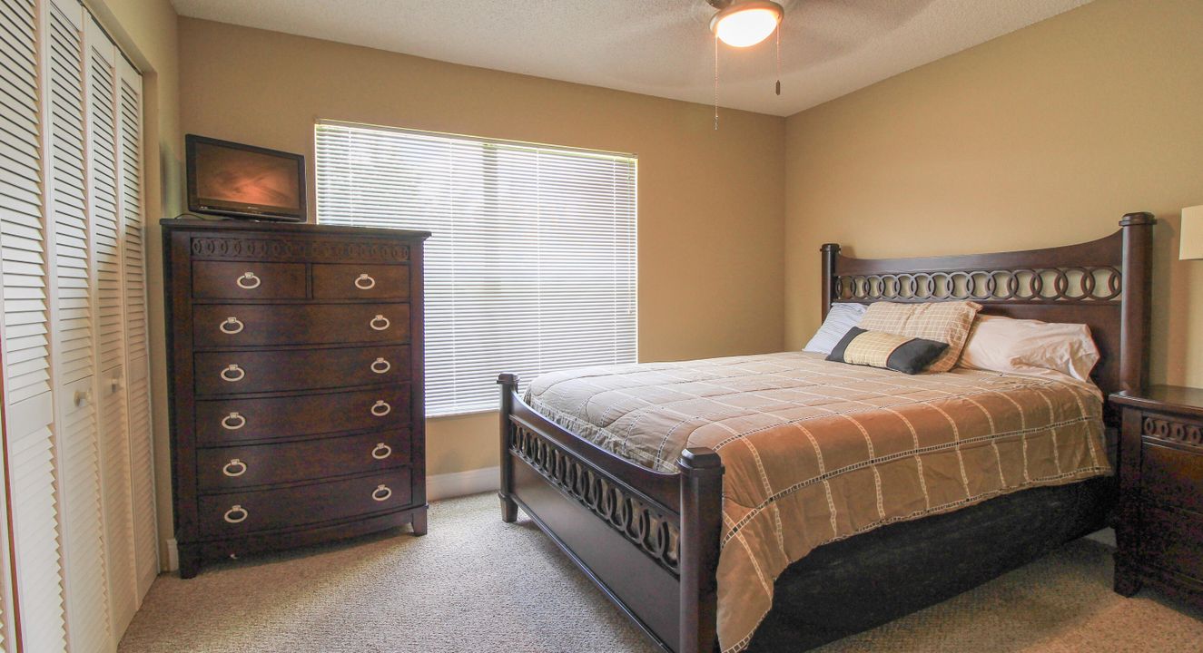 For Sale: $299,900 (3 beds, 2 baths, 1156 Square Feet)