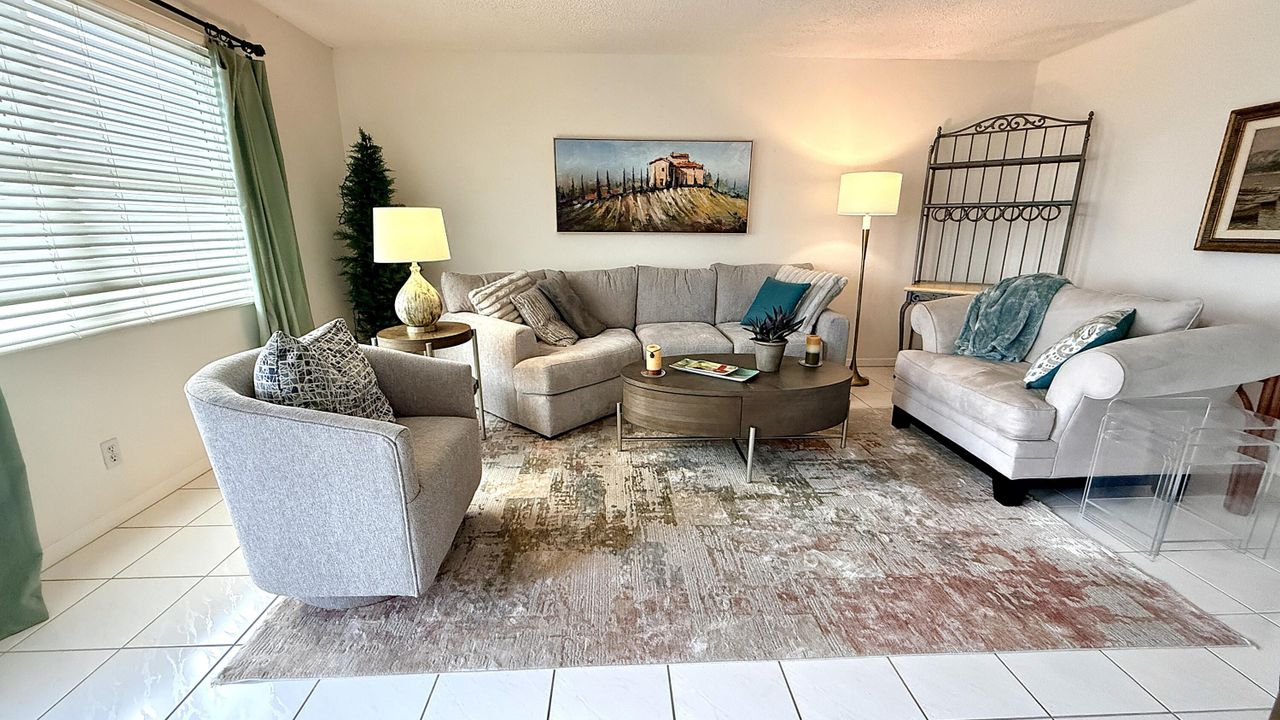 For Sale: $135,000 (2 beds, 2 baths, 983 Square Feet)