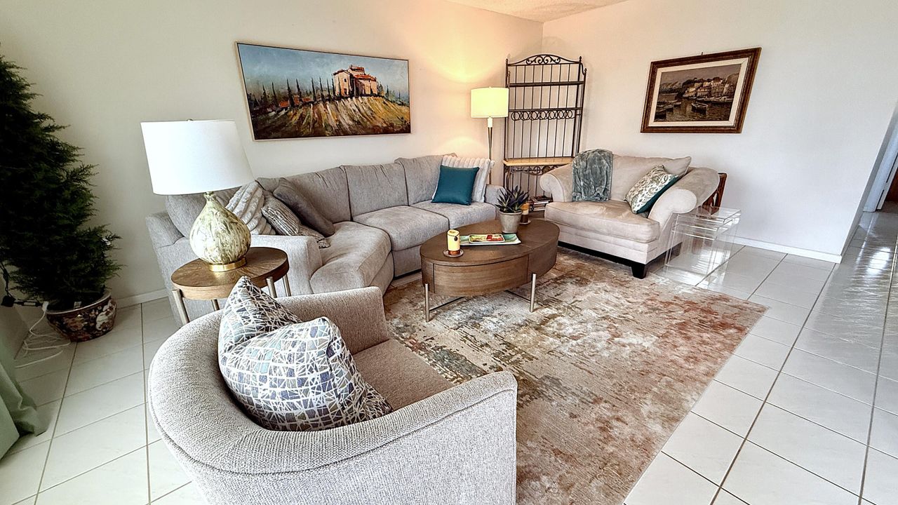 For Sale: $135,000 (2 beds, 2 baths, 983 Square Feet)