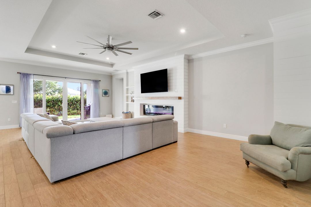 For Sale: $975,000 (4 beds, 3 baths, 3015 Square Feet)