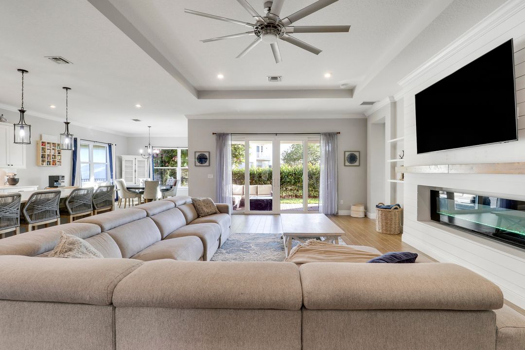 For Sale: $975,000 (4 beds, 3 baths, 3015 Square Feet)