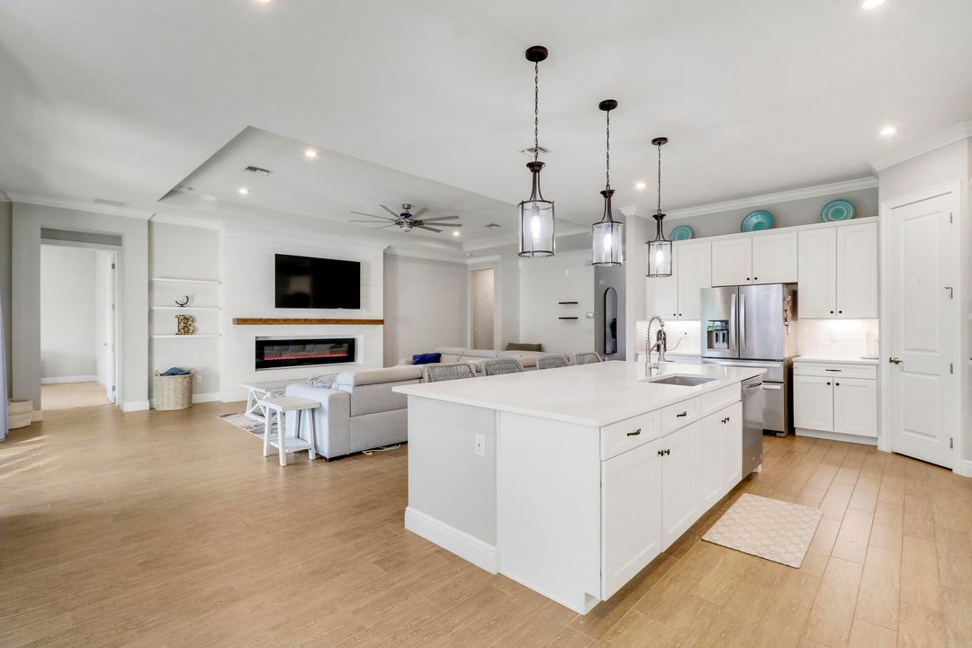 For Sale: $975,000 (4 beds, 3 baths, 3015 Square Feet)