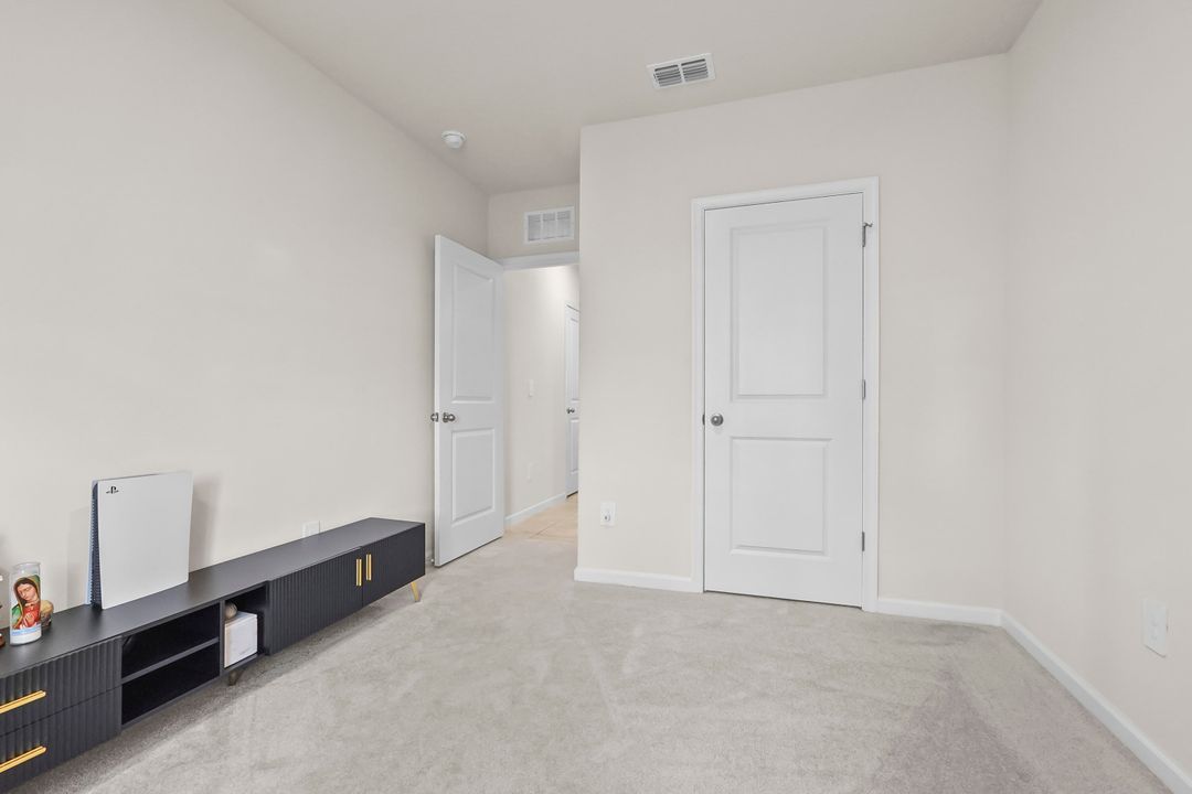 For Rent: $2,400 (3 beds, 2 baths, 1503 Square Feet)