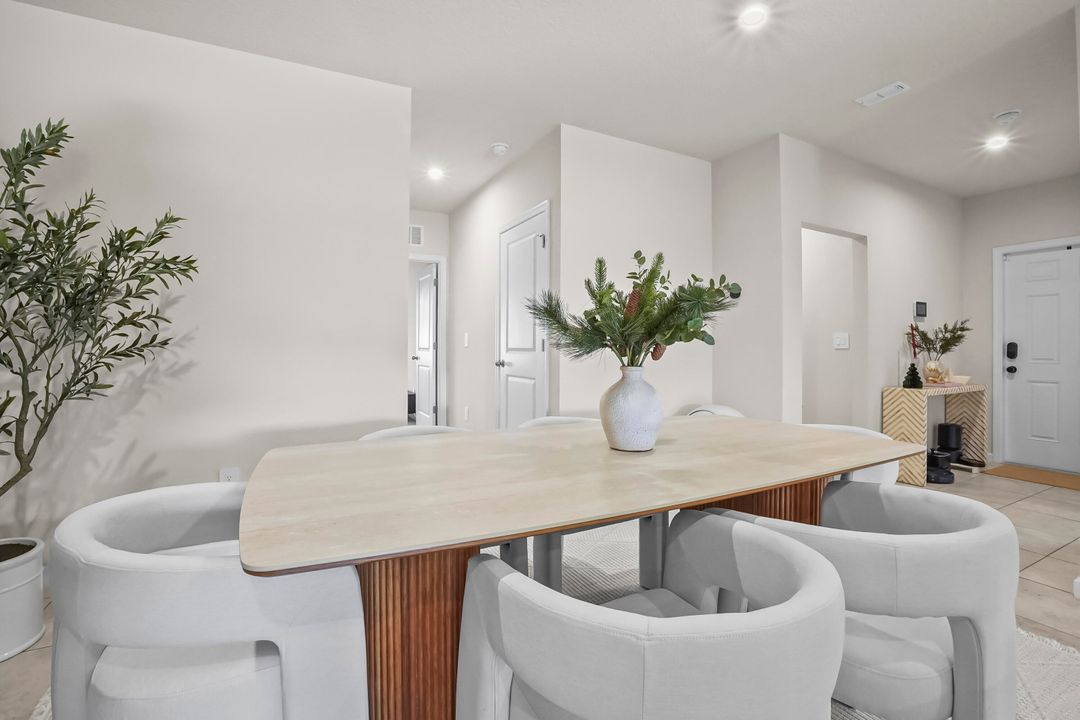 For Rent: $2,400 (3 beds, 2 baths, 1503 Square Feet)