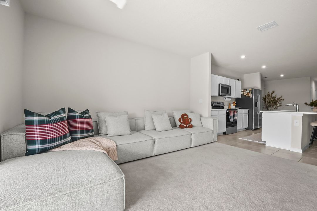 For Rent: $2,400 (3 beds, 2 baths, 1503 Square Feet)