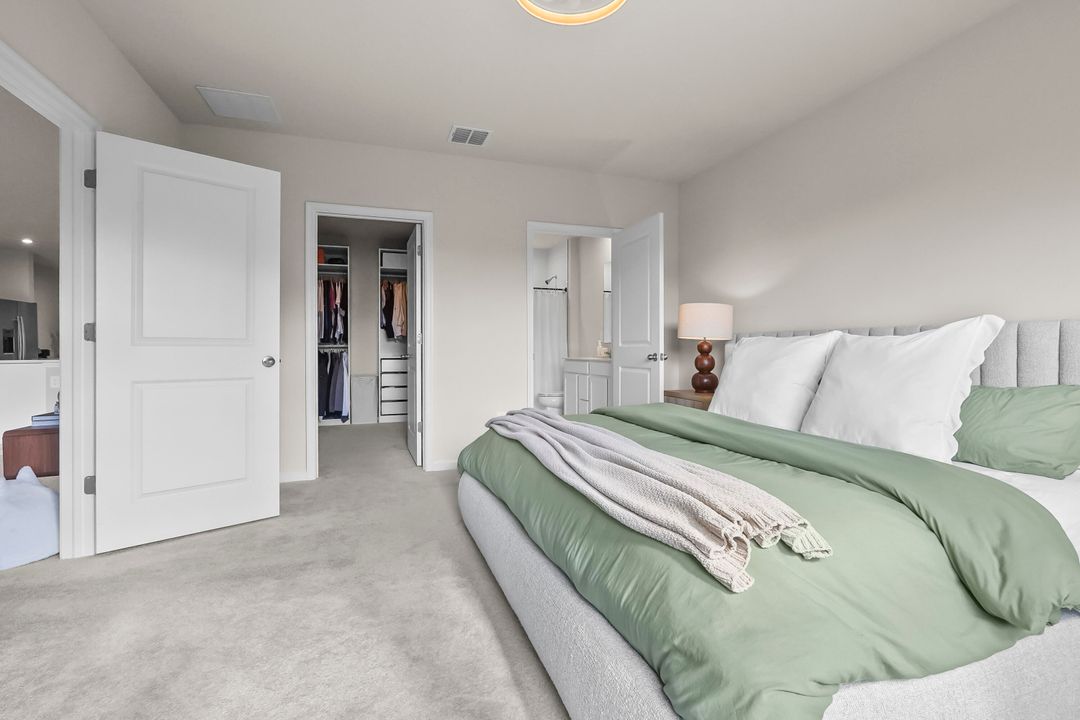 For Rent: $2,400 (3 beds, 2 baths, 1503 Square Feet)