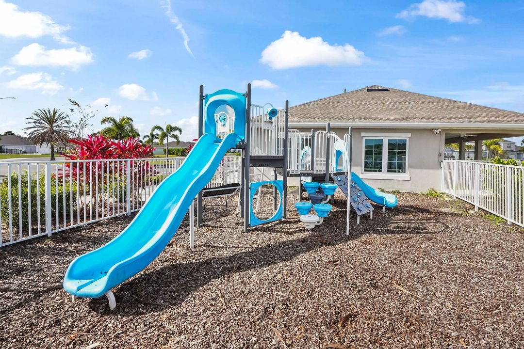 For Rent: $2,400 (3 beds, 2 baths, 1503 Square Feet)