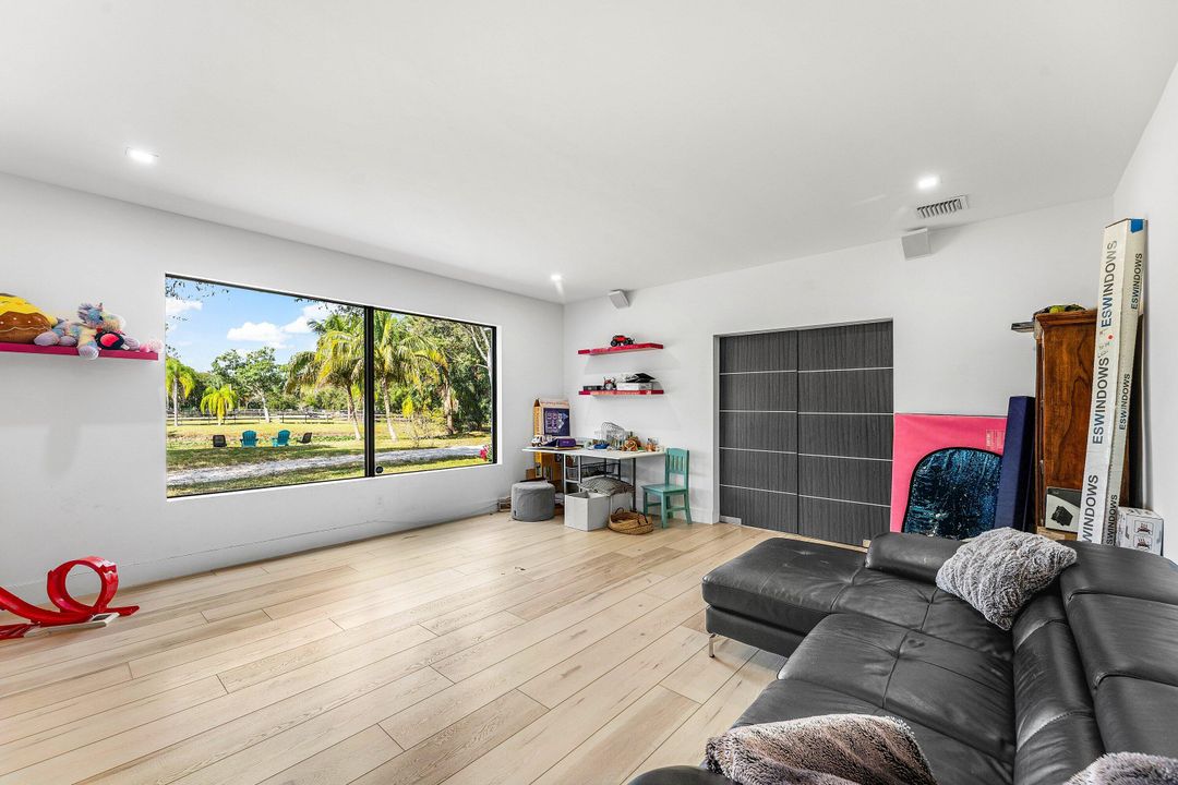 En Venta: $1,395,000 (4 camas, 3 baños, 2936 Pies cuadrados)