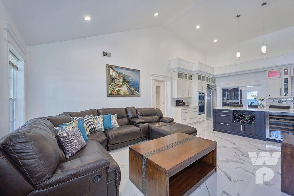 En Venta: $599,900 (4 camas, 2 baños, 1800 Pies cuadrados)