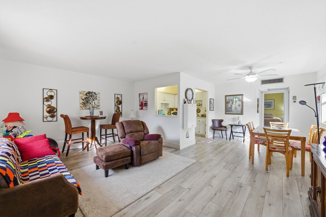 For Rent: $1,550 (1 beds, 1 baths, 720 Square Feet)