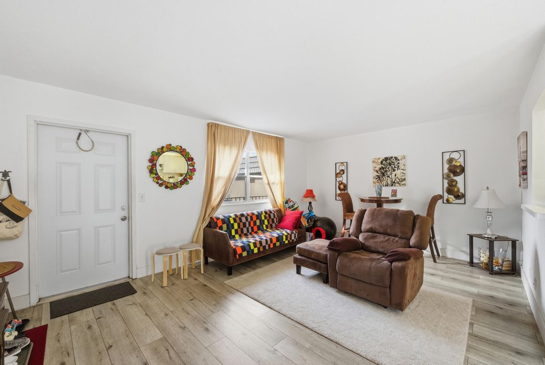 For Rent: $1,550 (1 beds, 1 baths, 720 Square Feet)