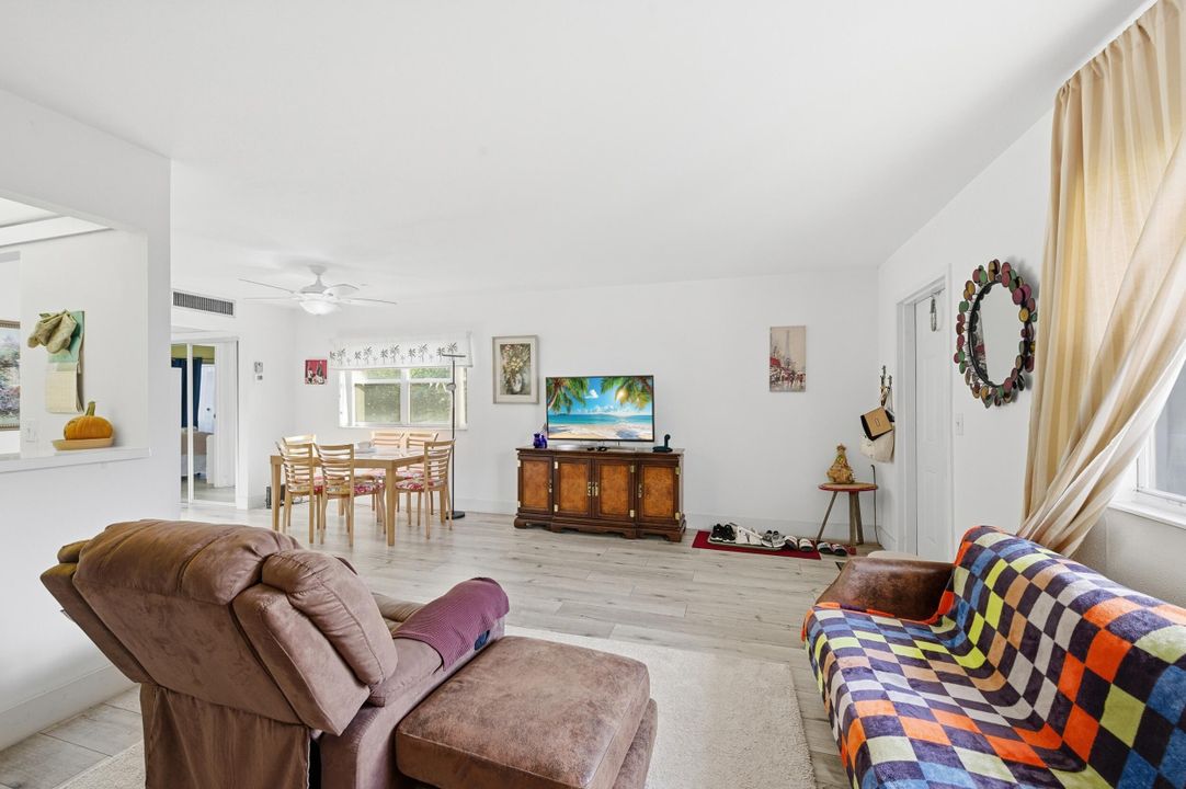 For Rent: $1,550 (1 beds, 1 baths, 720 Square Feet)