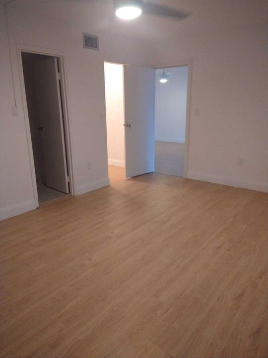 На продажу: $145,000 (2 спален, 2 ванн, 1025 Квадратных фут)