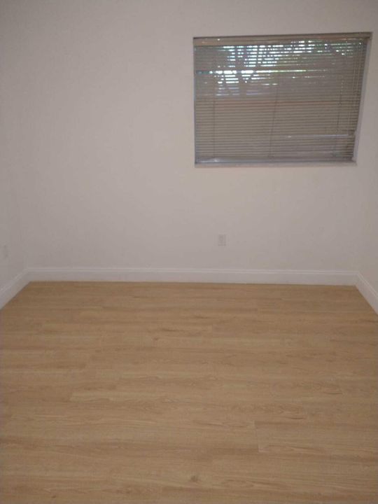 На продажу: $145,000 (2 спален, 2 ванн, 1025 Квадратных фут)