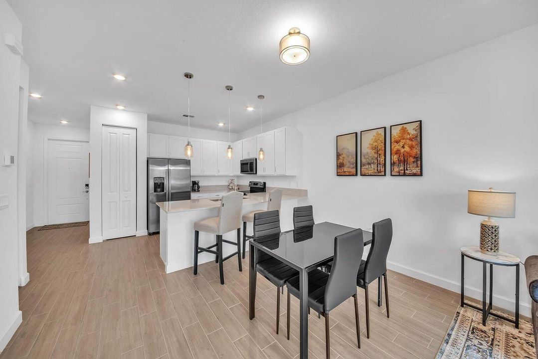 出租: $2,800 (2 贝兹, 2 浴室, 1319 平方英尺)