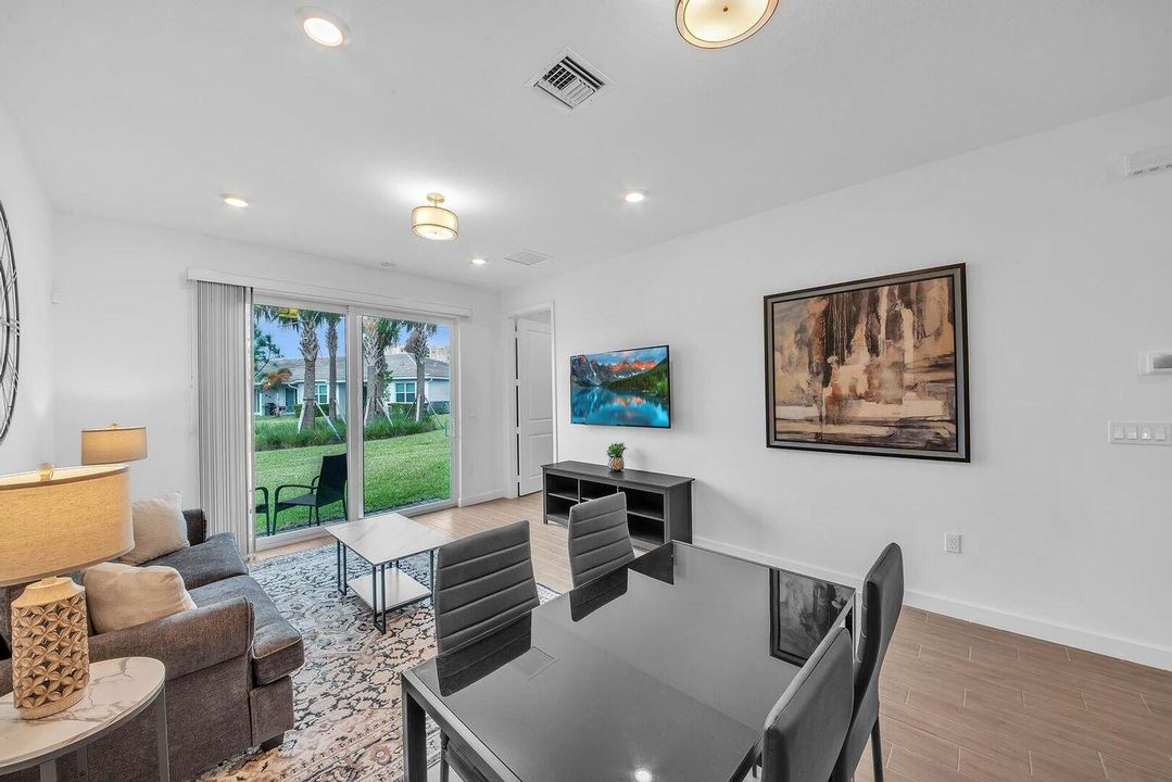 出租: $2,800 (2 贝兹, 2 浴室, 1319 平方英尺)