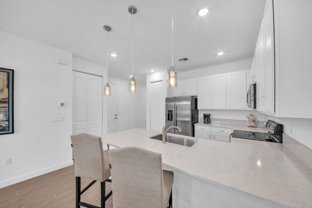 出租: $2,800 (2 贝兹, 2 浴室, 1319 平方英尺)