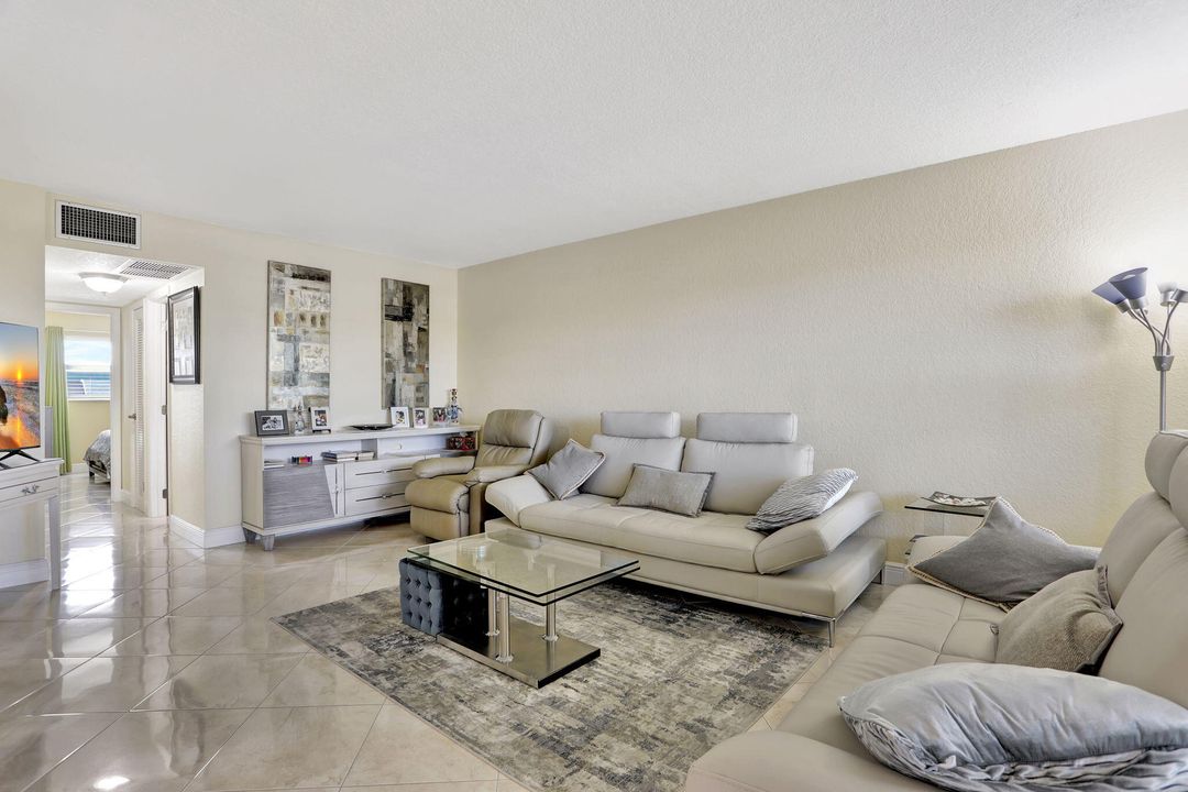 待售: $229,000 (2 贝兹, 2 浴室, 1050 平方英尺)