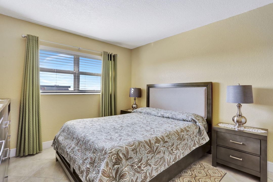 待售: $229,000 (2 贝兹, 2 浴室, 1050 平方英尺)