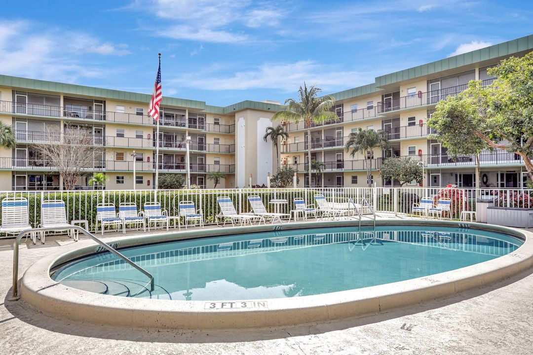 待售: $229,000 (2 贝兹, 2 浴室, 1050 平方英尺)