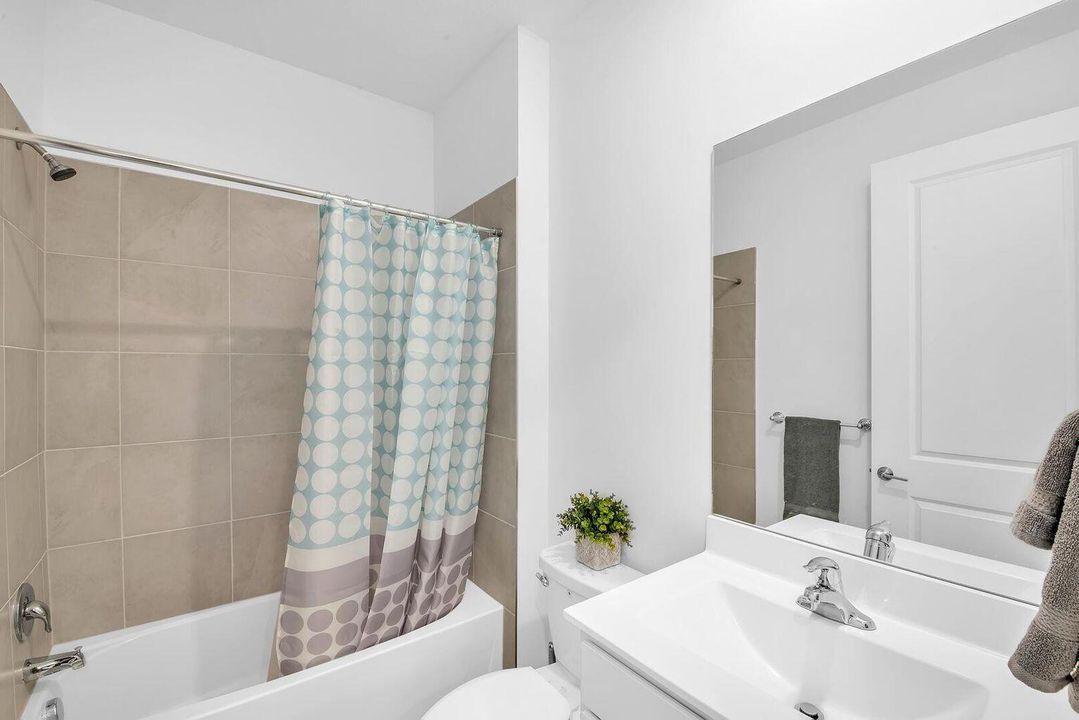 出租: $2,800 (2 贝兹, 2 浴室, 1319 平方英尺)