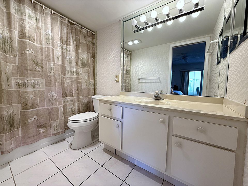 For Sale: $135,000 (2 beds, 2 baths, 983 Square Feet)