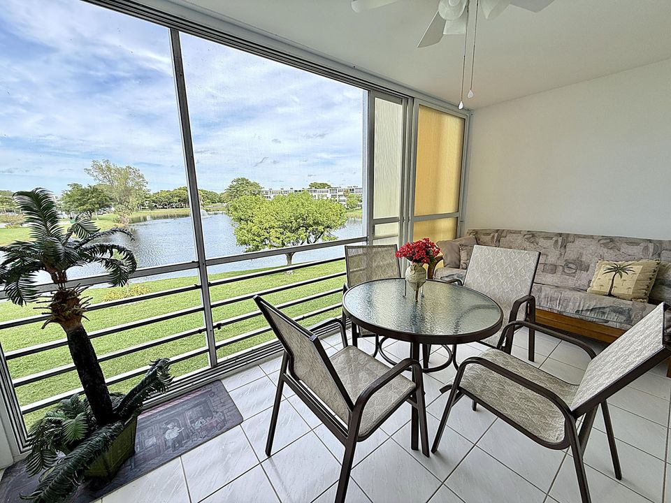 For Sale: $135,000 (2 beds, 2 baths, 983 Square Feet)