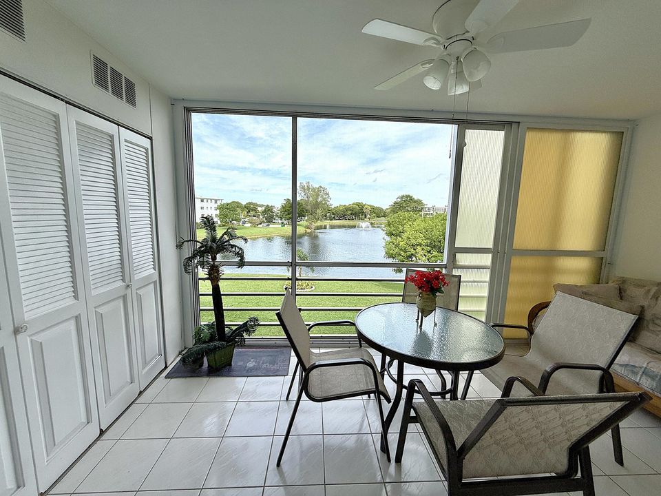 For Sale: $135,000 (2 beds, 2 baths, 983 Square Feet)