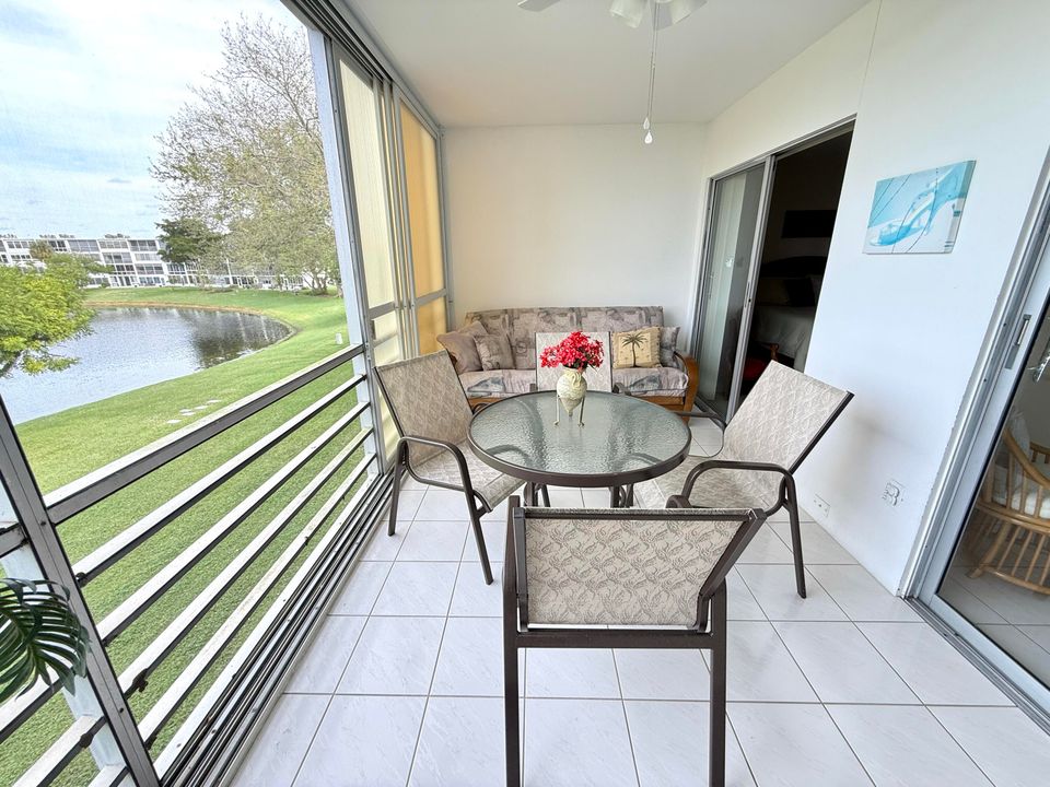 For Sale: $135,000 (2 beds, 2 baths, 983 Square Feet)