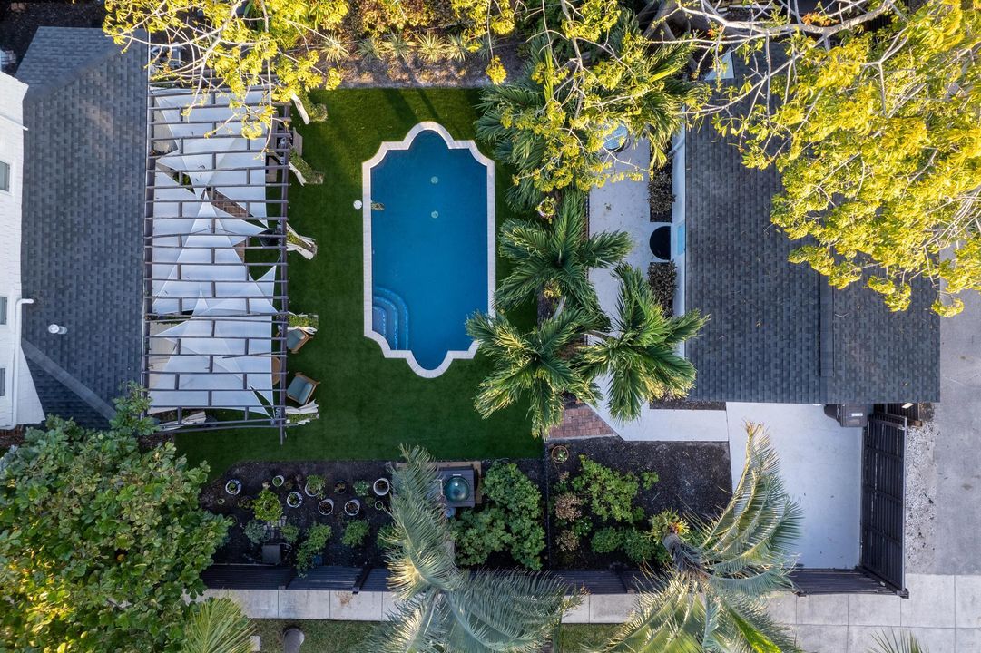 En Venta: $2,250,000 (4 camas, 3 baños, 2810 Pies cuadrados)