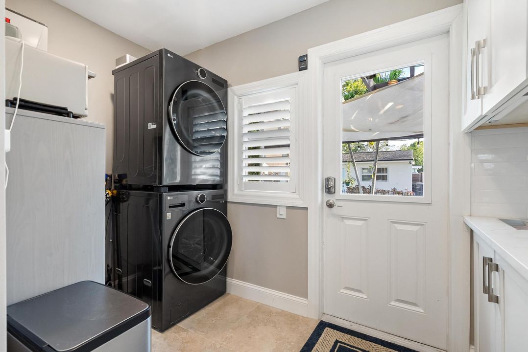 En Venta: $2,250,000 (4 camas, 3 baños, 2810 Pies cuadrados)