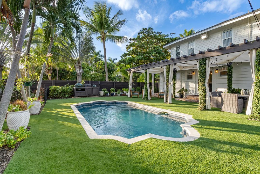 En Venta: $2,250,000 (4 camas, 3 baños, 2810 Pies cuadrados)