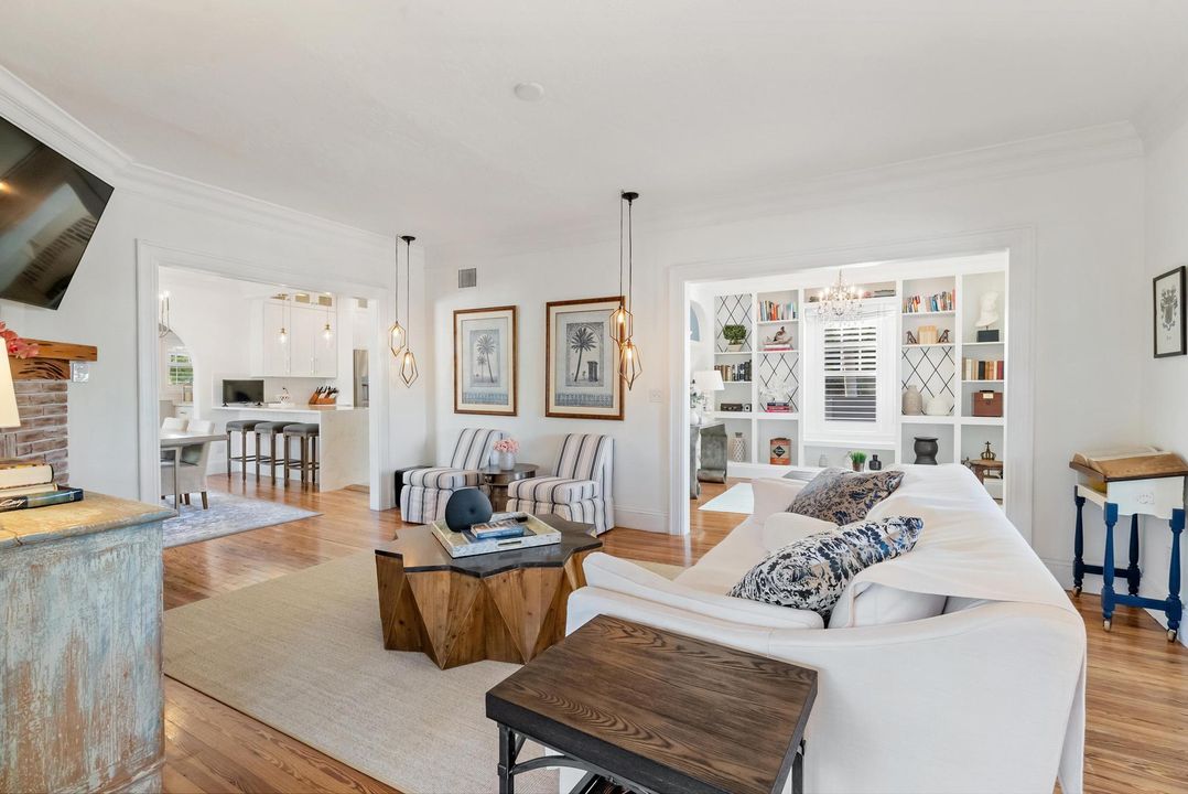 En Venta: $2,250,000 (4 camas, 3 baños, 2810 Pies cuadrados)