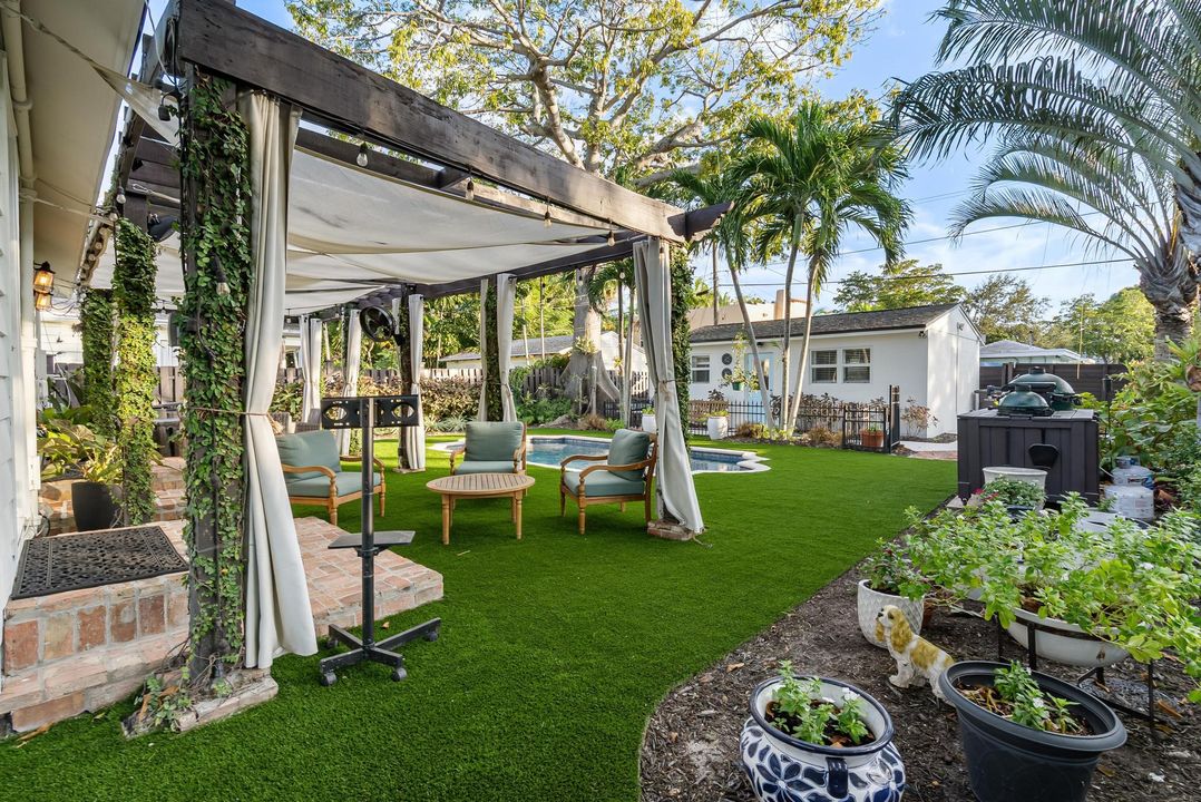 En Venta: $2,250,000 (4 camas, 3 baños, 2810 Pies cuadrados)