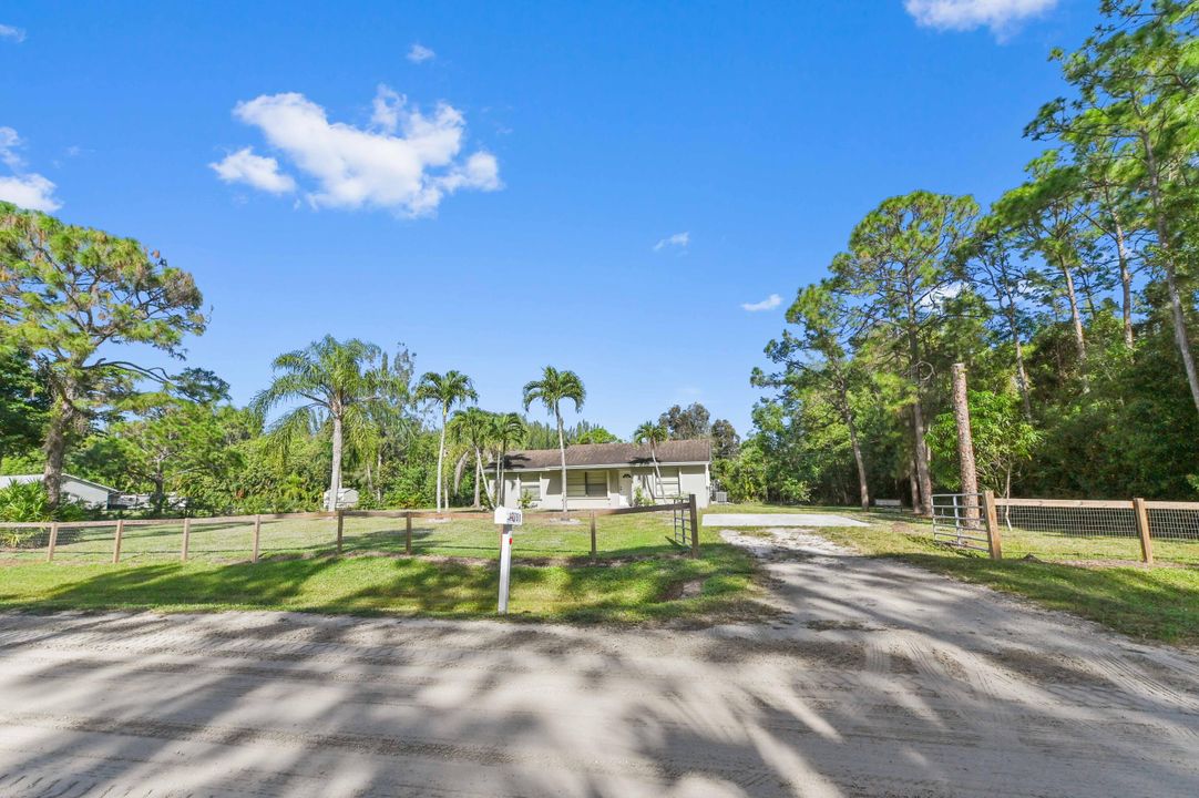 出租: $3,100 (3 贝兹, 2 浴室, 1196 平方英尺)