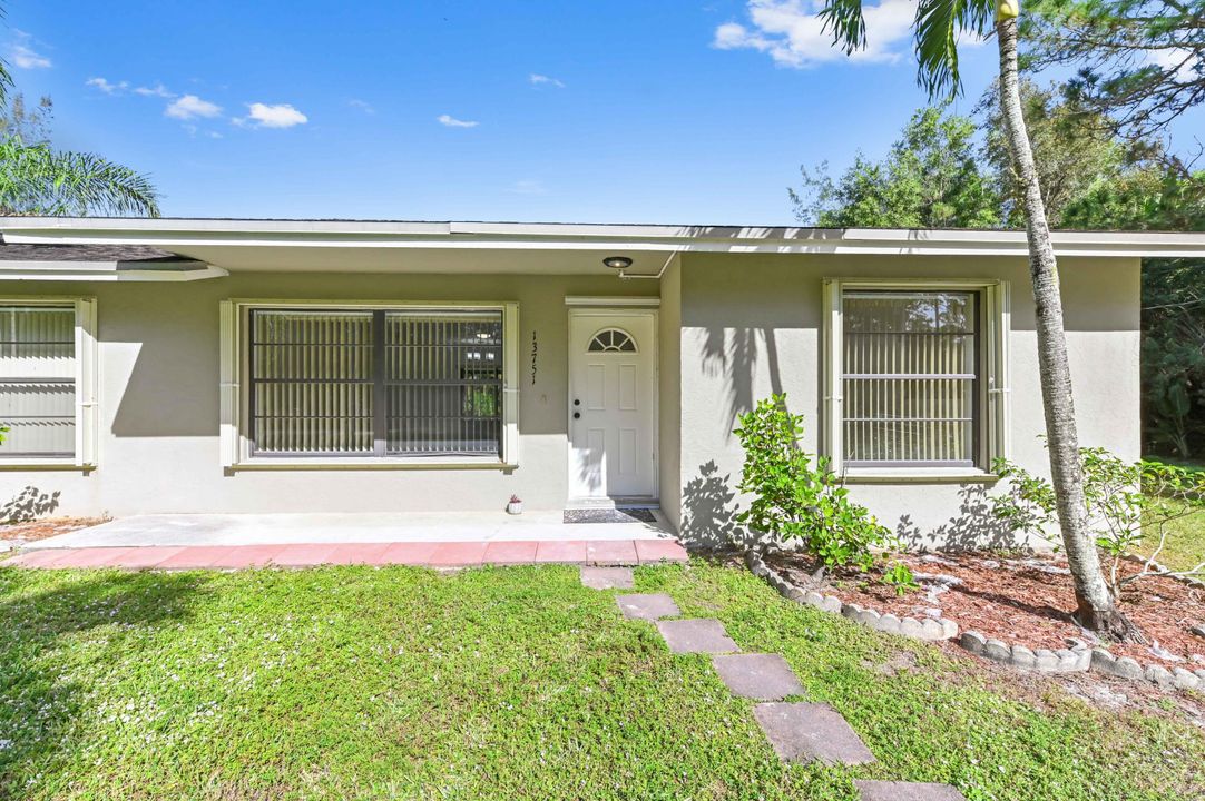 出租: $3,100 (3 贝兹, 2 浴室, 1196 平方英尺)