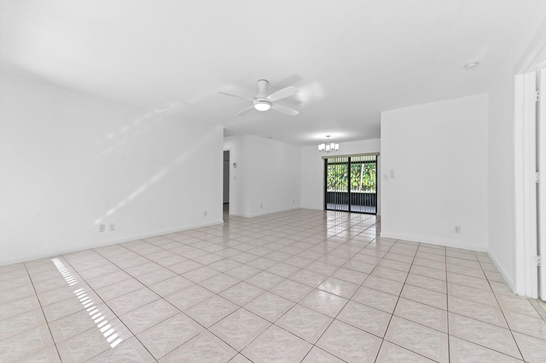 出租: $3,100 (3 贝兹, 2 浴室, 1196 平方英尺)