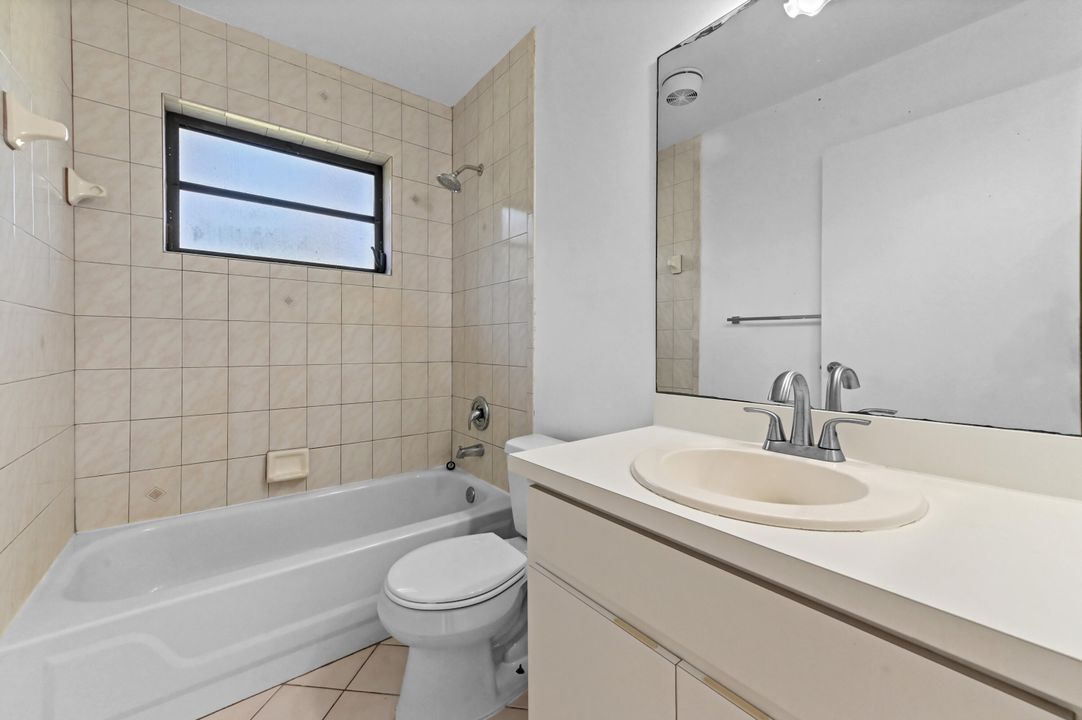 出租: $3,100 (3 贝兹, 2 浴室, 1196 平方英尺)