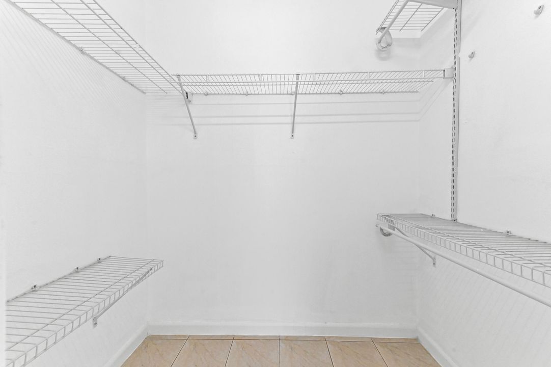 出租: $3,100 (3 贝兹, 2 浴室, 1196 平方英尺)