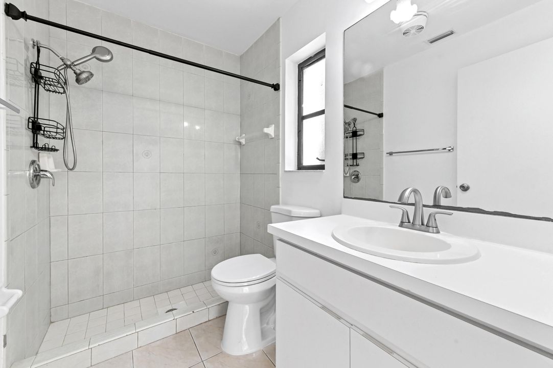 出租: $3,100 (3 贝兹, 2 浴室, 1196 平方英尺)