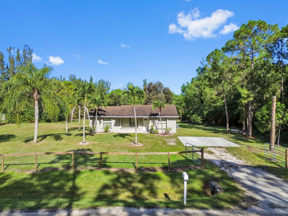 出租: $3,100 (3 贝兹, 2 浴室, 1196 平方英尺)