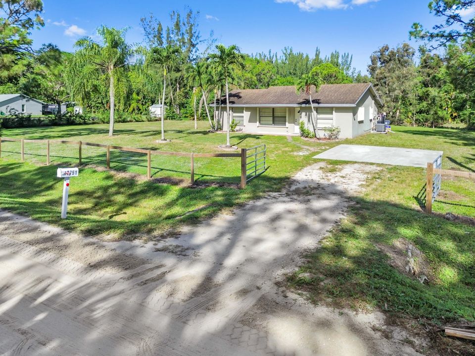 出租: $3,100 (3 贝兹, 2 浴室, 1196 平方英尺)